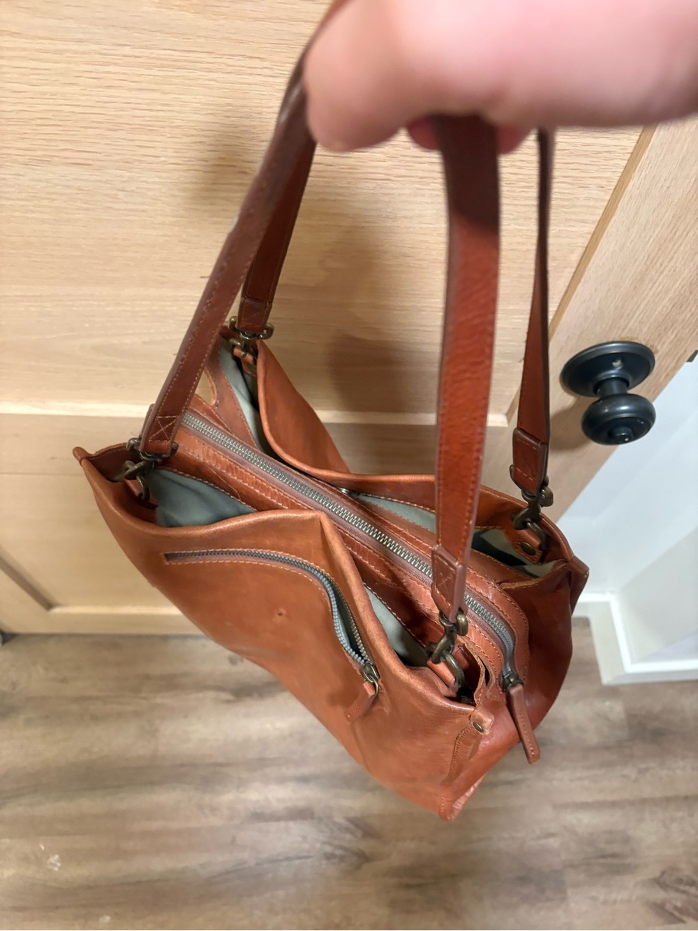 American Leather Shoulder Tote in Warm Cognac - Picture 4 of 7